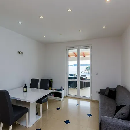 Franceska -two-bedroom With Terrace And Sea View Apartmán