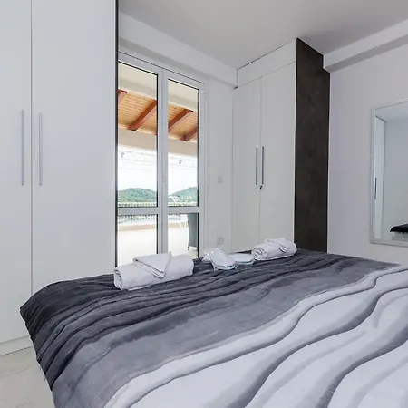 Franceska -two-bedroom With Terrace And Sea View *