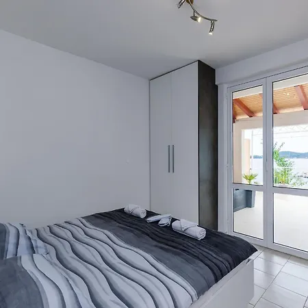 Franceska -two-bedroom With Terrace And Sea View Διαμέρισμα Štikovica