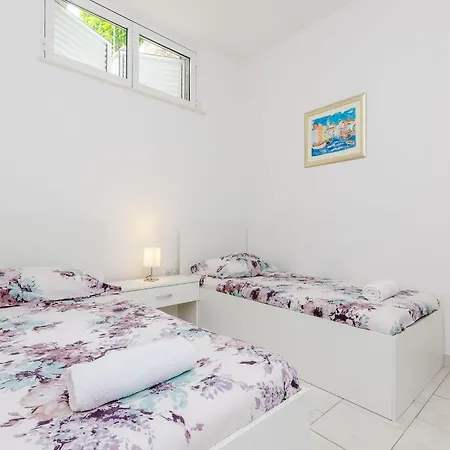 Franceska -two-bedroom With Terrace And Sea View Štikovica